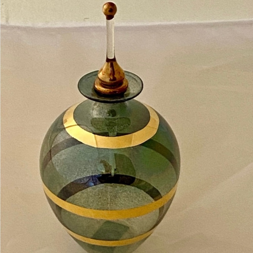 NEW AUTHENTIC MURANO GLASS PERFUM JAR .MADE IN ITALY.